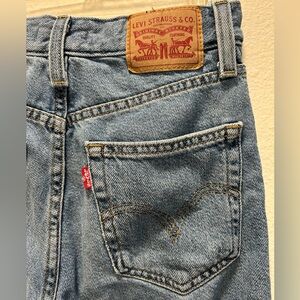 Levi's High Wasted Mom Jean Size 24